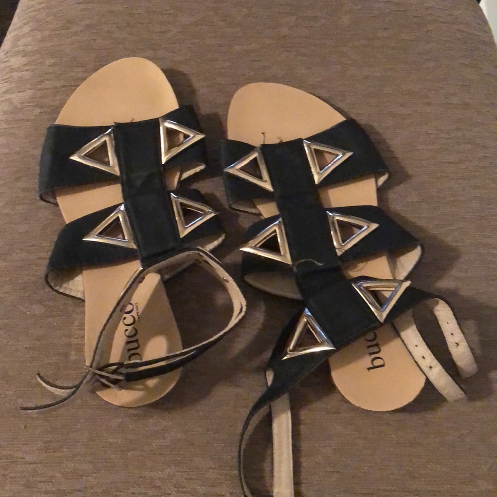 Bucco women’s black sandals